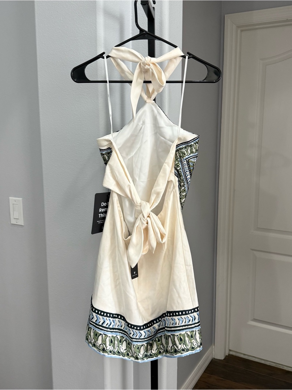 NWT! Lulus Ayson Ivory And Green Scarf Print Halter Mini Dress Size Medium Vacay - Picture 7 of 8